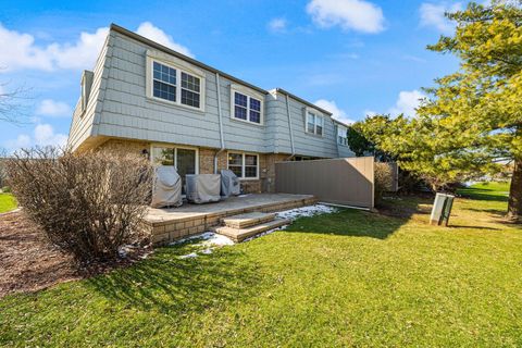 Tiny photo for 660 Versailles Court #A, Elk Grove Village, IL 60007 (MLS # 12597925)