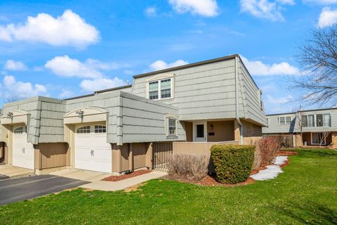 Tiny photo for 660 Versailles Court #A, Elk Grove Village, IL 60007 (MLS # 12597925)