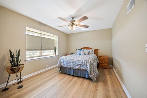 Tiny photo for 660 Versailles Court #A, Elk Grove Village, IL 60007 (MLS # 12597925)