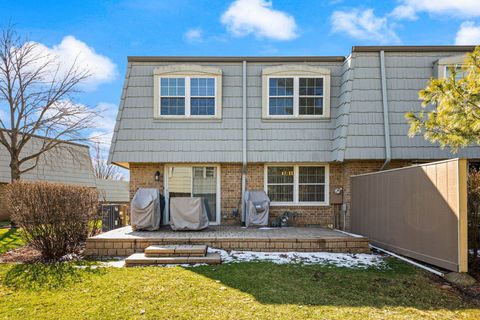 Tiny photo for 660 Versailles Court #A, Elk Grove Village, IL 60007 (MLS # 12597925)
