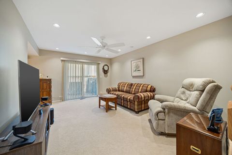 Tiny photo for 660 Versailles Court #A, Elk Grove Village, IL 60007 (MLS # 12597925)