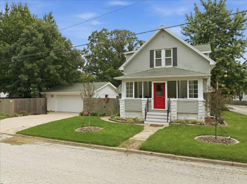 Tiny photo for 1406 W Empire Street, Bloomington, IL 61701 (MLS # 12682599)