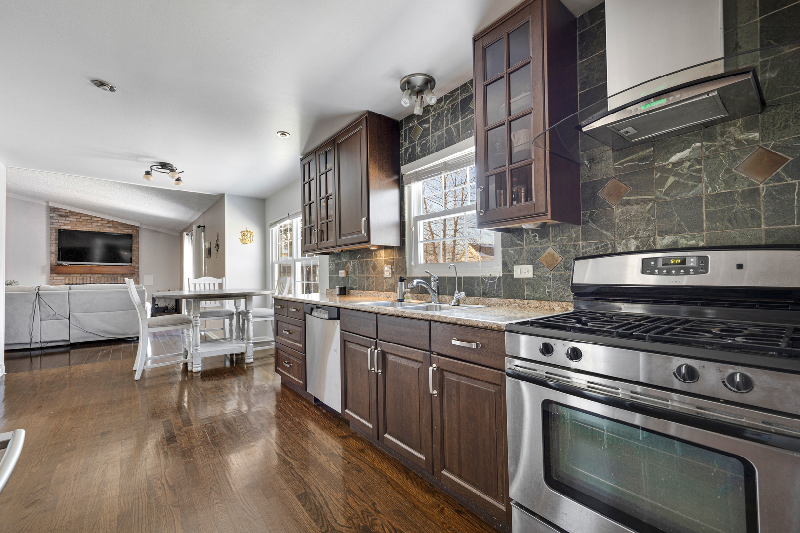 1300 Chatsworth Lane