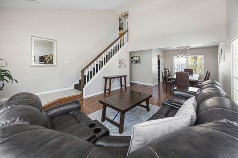 Tiny photo for 1300 Chatsworth Lane, Hoffman Estates, IL 60169 (MLS # 12552800)