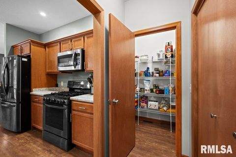 Tiny photo for 1215 WAVERLY Road, Davenport, IA 52804 (MLS # QC4268752)