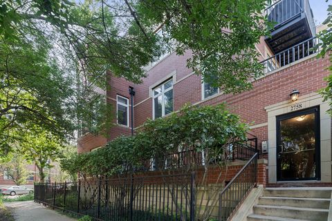 Photo of 2758 W Francis Place #204, Chicago, IL 60647 (MLS # 12583331)