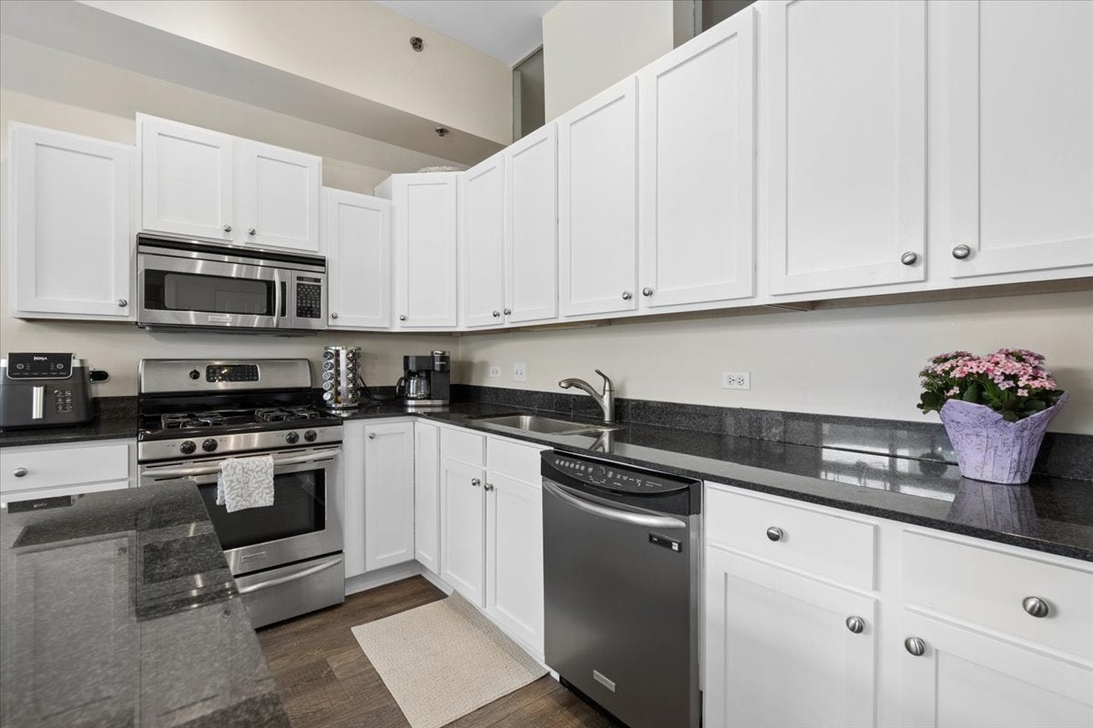 230 W Division Street 602