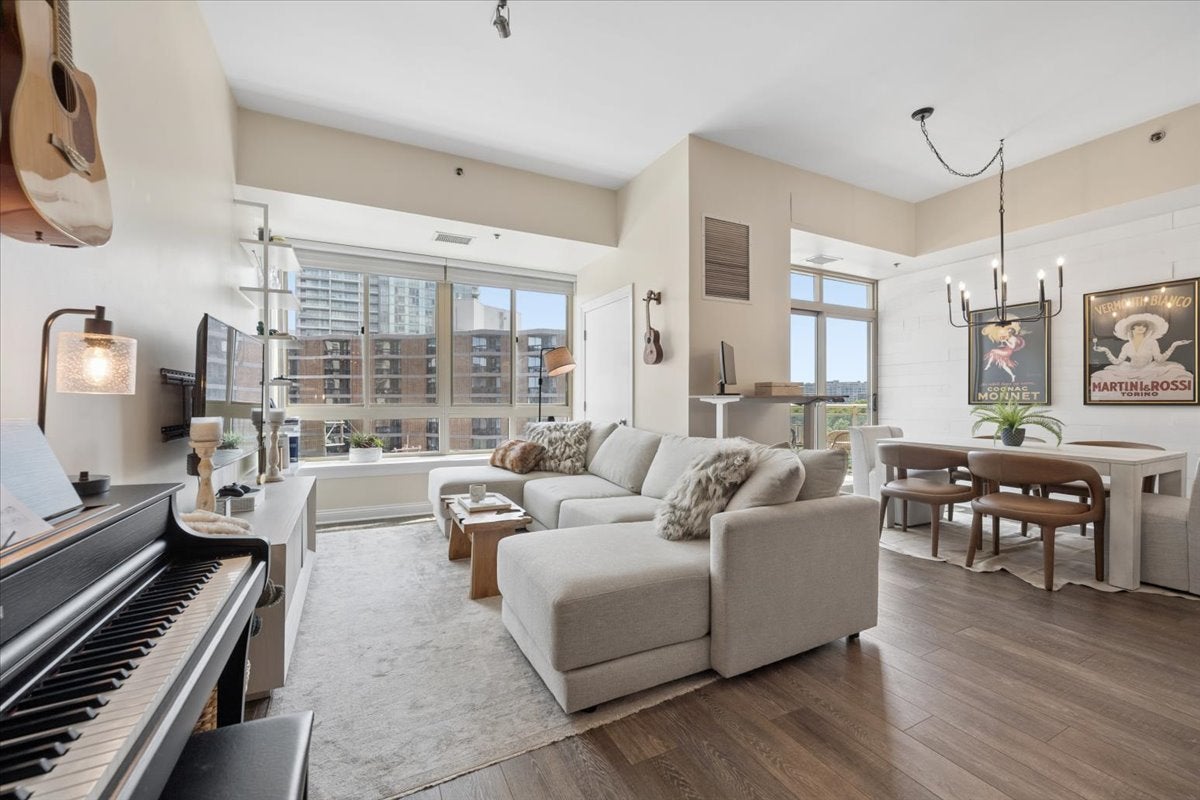 230 W Division Street 602