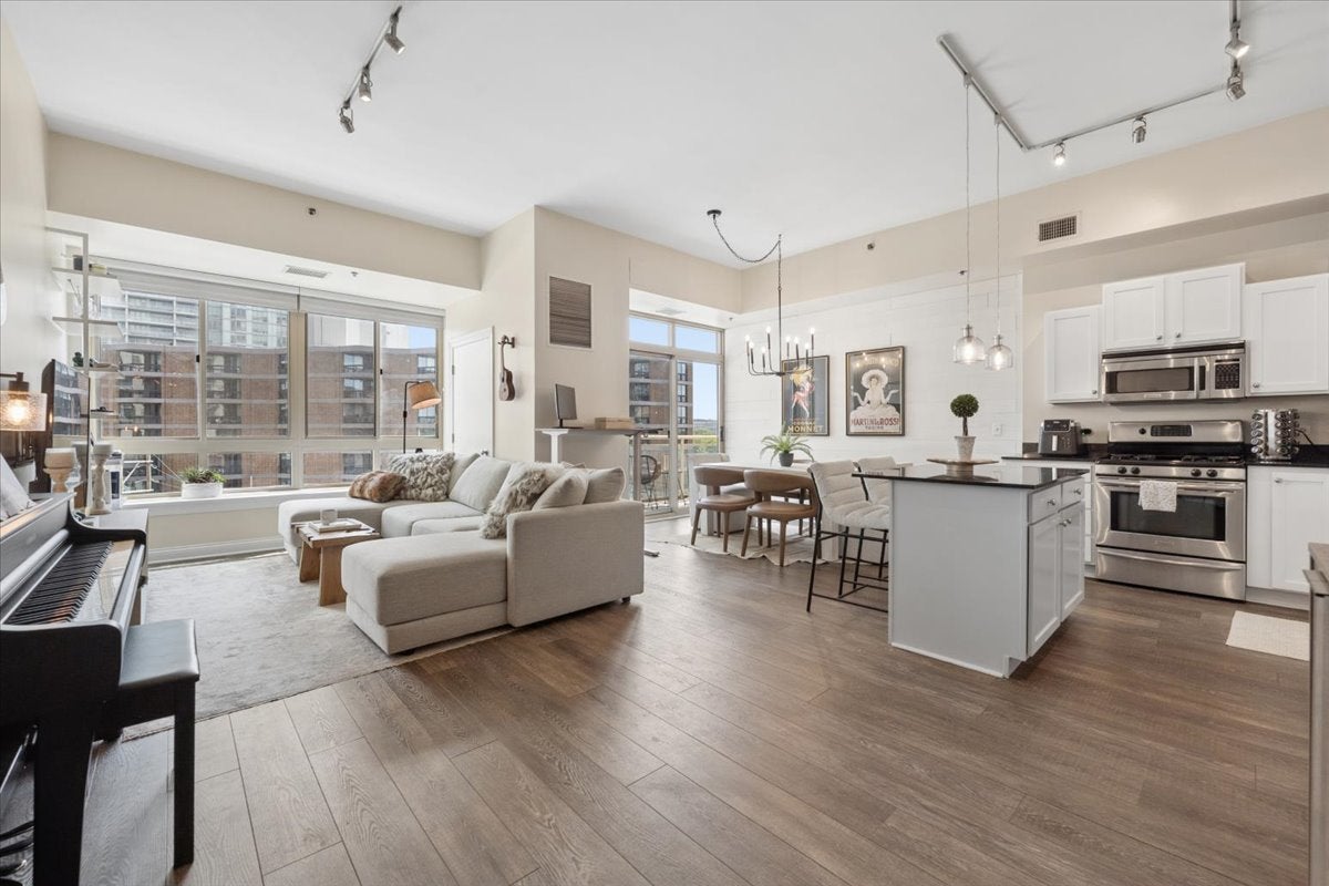 230 W Division Street 602