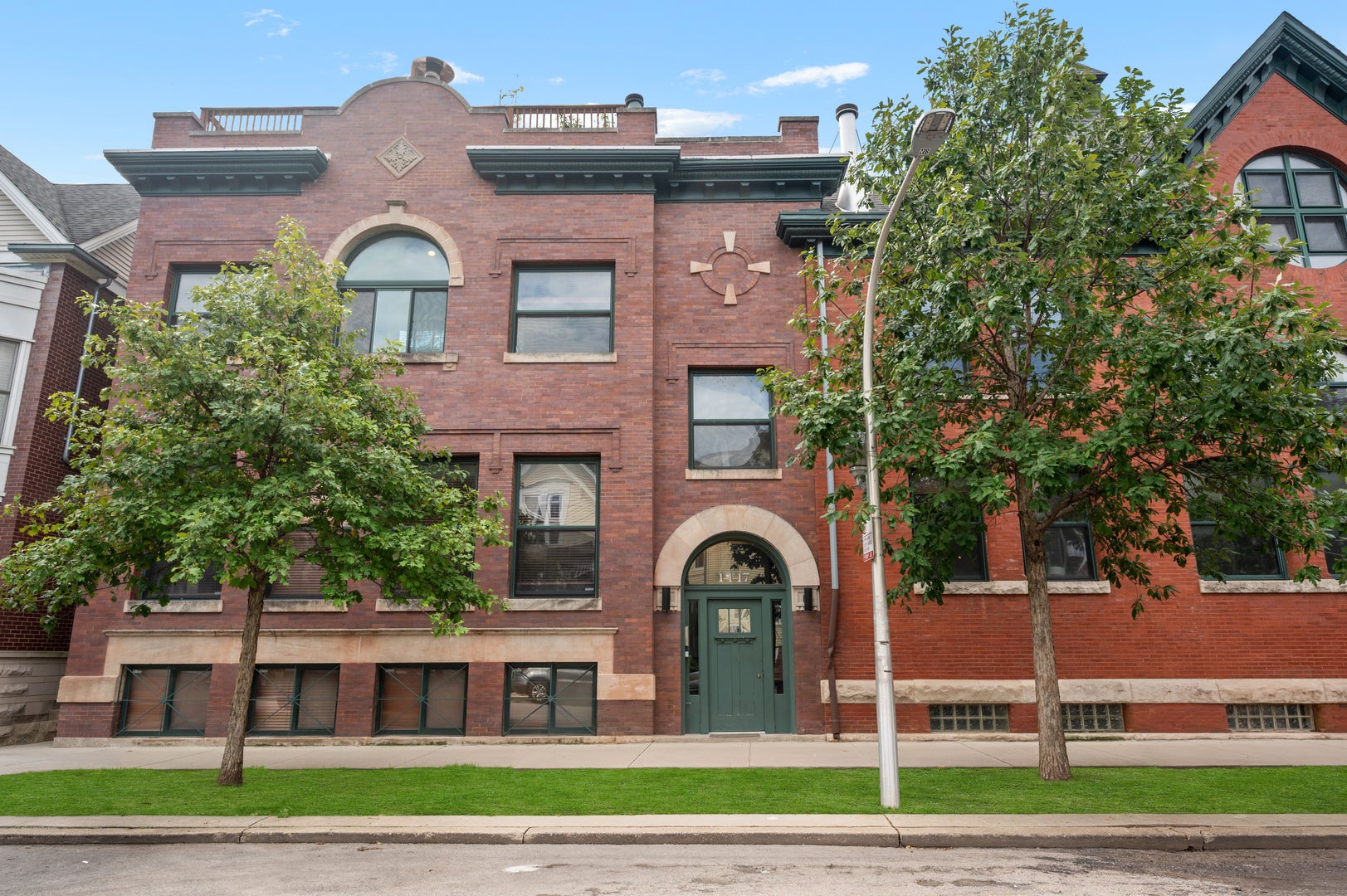 1117 W Barry Avenue 6