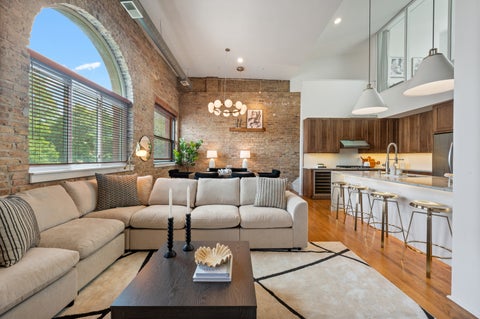 Tiny photo for 1117 W Barry Avenue #6, Chicago, IL 60657 (MLS # 12759183)