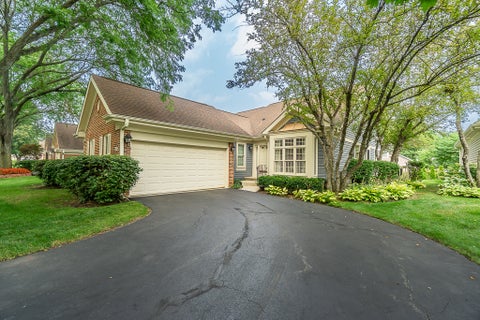 Photo of 2157 N Lake Shore Circle, Arlington Heights, IL 60004 (MLS # 12758385)