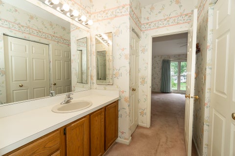 Tiny photo for 2157 N Lake Shore Circle, Arlington Heights, IL 60004 (MLS # 12758385)