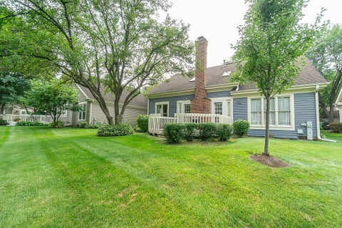 Tiny photo for 2157 N Lake Shore Circle, Arlington Heights, IL 60004 (MLS # 12758385)