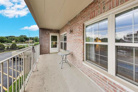 Tiny photo for 1200 S Prospect Avenue #108, Elmhurst, IL 60126 (MLS # 12466494)