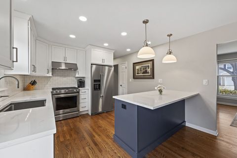 Tiny photo for 962 Thompson Boulevard, Buffalo Grove, IL 60089 (MLS # 12570456)