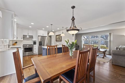 Tiny photo for 962 Thompson Boulevard, Buffalo Grove, IL 60089 (MLS # 12570456)