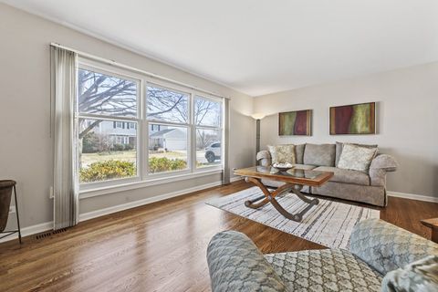 Tiny photo for 962 Thompson Boulevard, Buffalo Grove, IL 60089 (MLS # 12570456)