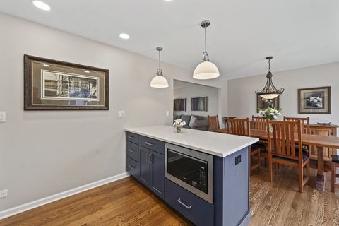 Tiny photo for 962 Thompson Boulevard, Buffalo Grove, IL 60089 (MLS # 12570456)