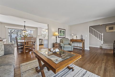 Tiny photo for 962 Thompson Boulevard, Buffalo Grove, IL 60089 (MLS # 12570456)