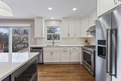 Tiny photo for 962 Thompson Boulevard, Buffalo Grove, IL 60089 (MLS # 12570456)