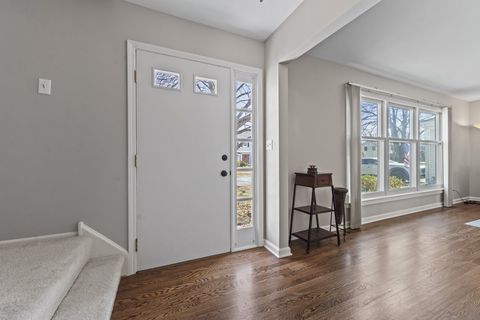 Tiny photo for 962 Thompson Boulevard, Buffalo Grove, IL 60089 (MLS # 12570456)