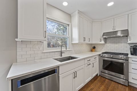 Tiny photo for 962 Thompson Boulevard, Buffalo Grove, IL 60089 (MLS # 12570456)