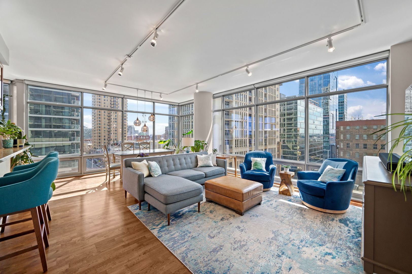100 E 14TH Street 706