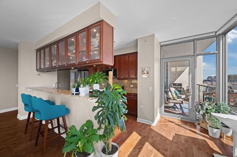 Tiny photo for 100 E 14TH Street #706, Chicago, IL 60605 (MLS # 12644105)
