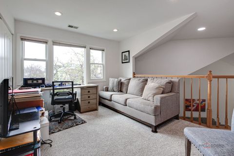 Tiny photo for 212 Willow Parkway, Buffalo Grove, IL 60089 (MLS # 12615518)