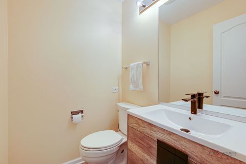 Tiny photo for 212 Willow Parkway, Buffalo Grove, IL 60089 (MLS # 12615518)