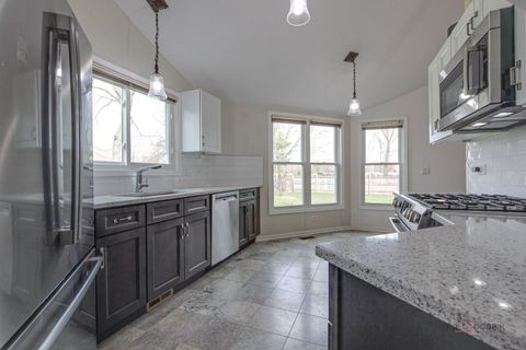 Tiny photo for 212 Willow Parkway, Buffalo Grove, IL 60089 (MLS # 12615518)