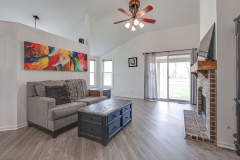 Tiny photo for 212 Willow Parkway, Buffalo Grove, IL 60089 (MLS # 12615518)