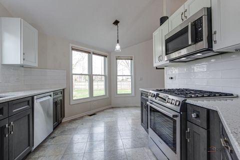 Tiny photo for 212 Willow Parkway, Buffalo Grove, IL 60089 (MLS # 12615518)