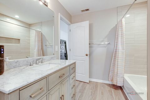 Tiny photo for 212 Willow Parkway, Buffalo Grove, IL 60089 (MLS # 12615518)