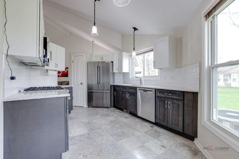 Tiny photo for 212 Willow Parkway, Buffalo Grove, IL 60089 (MLS # 12615518)