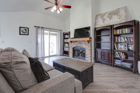 Tiny photo for 212 Willow Parkway, Buffalo Grove, IL 60089 (MLS # 12615518)