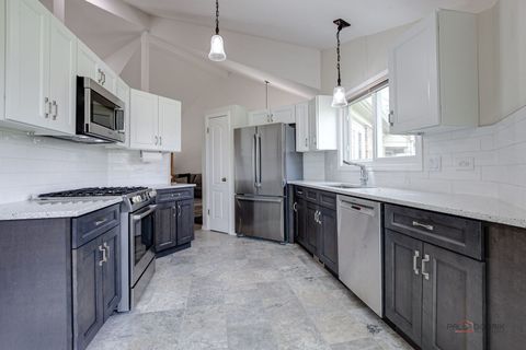 Tiny photo for 212 Willow Parkway, Buffalo Grove, IL 60089 (MLS # 12615518)