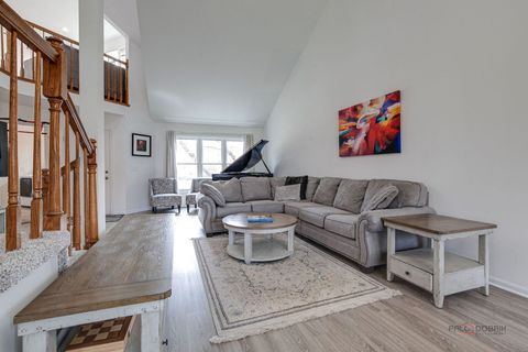 Tiny photo for 212 Willow Parkway, Buffalo Grove, IL 60089 (MLS # 12615518)