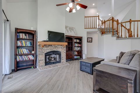 Tiny photo for 212 Willow Parkway, Buffalo Grove, IL 60089 (MLS # 12615518)