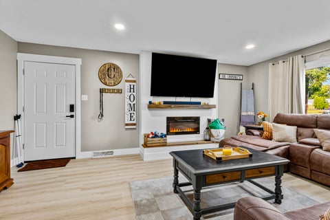 Tiny photo for 406 Dixie Highway, Beecher, IL 60401 (MLS # 12754249)