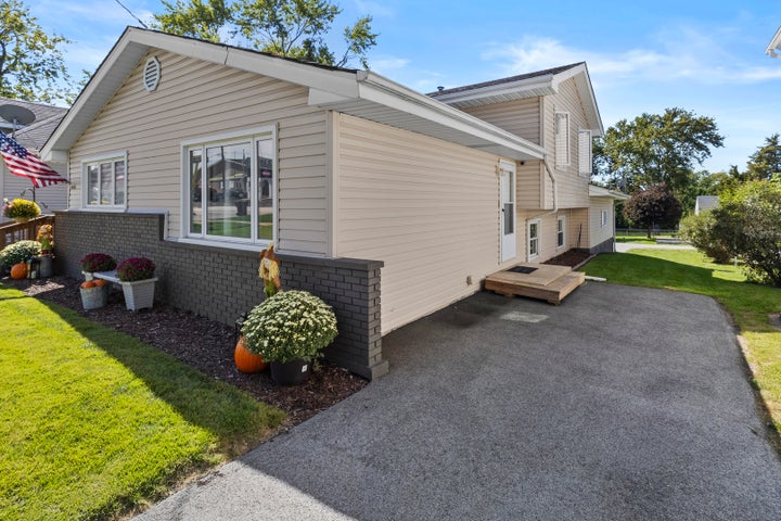 Photo 1 of 50 — 406 Dixie Highway, Beecher, IL 60401