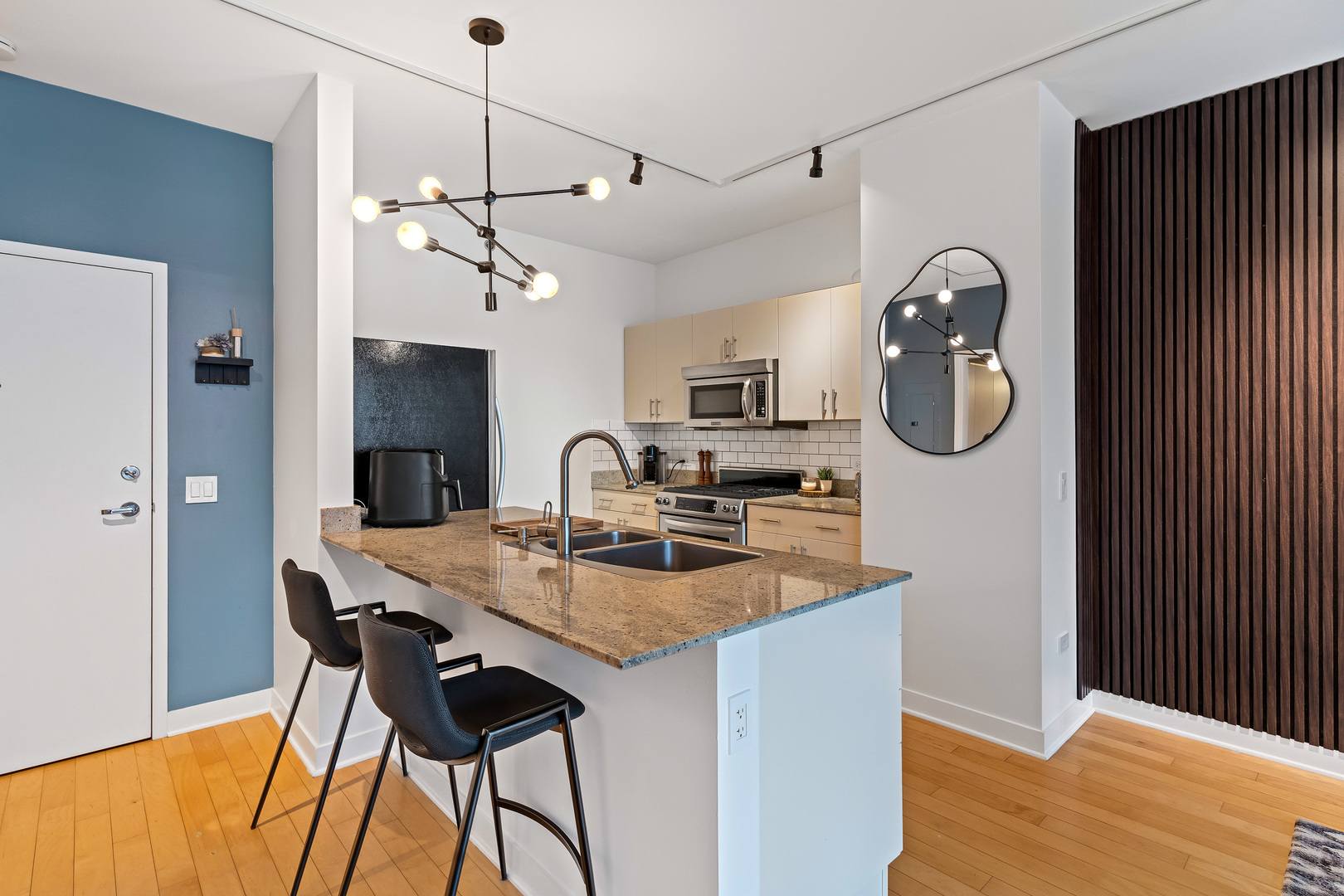 8 E Randolph Street 1406