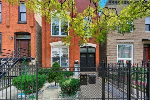 2245 W Erie Street Chicago IL 60612