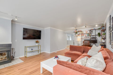 Tiny photo for 2660 N BOSWORTH Avenue #1NW, Chicago, IL 60614 (MLS # 12757203)