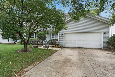 Tiny photo for 800 Birch Street, Algonquin, IL 60102 (MLS # 12778870)