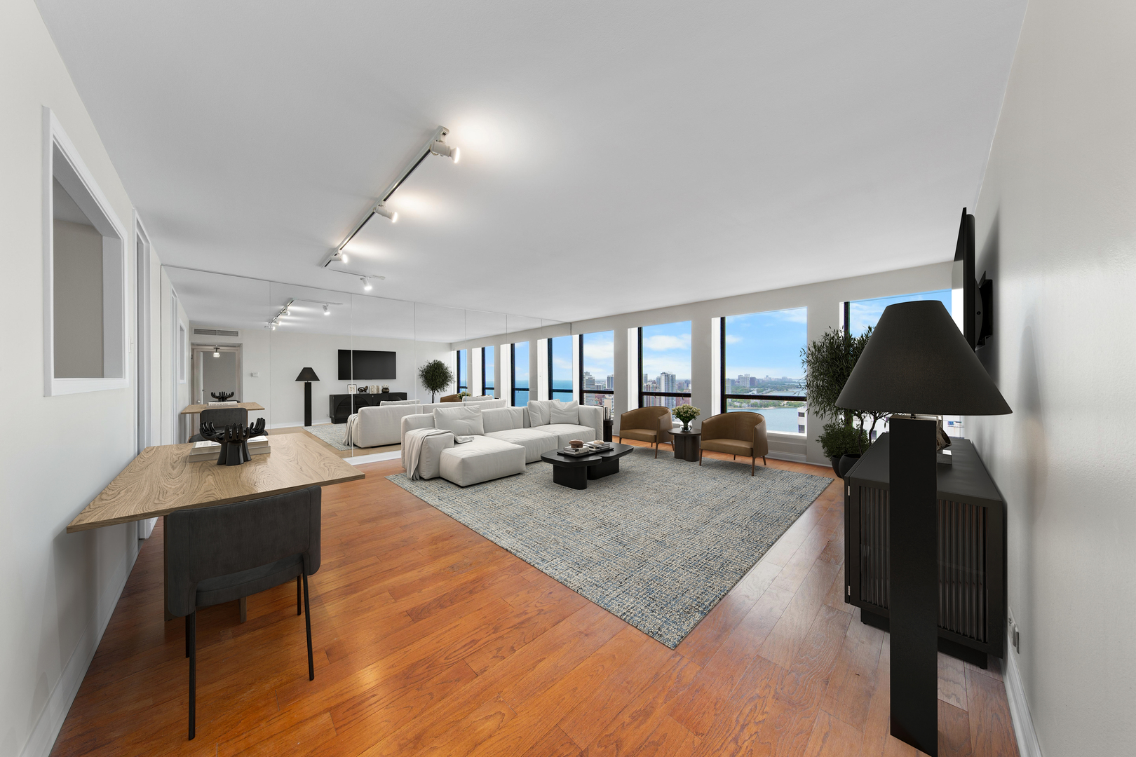 260 E Chestnut Street 4204