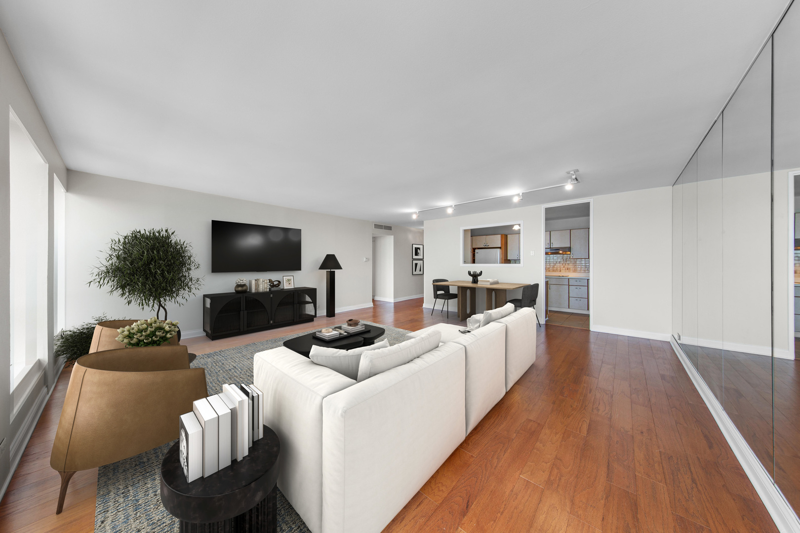 260 E Chestnut Street 4204