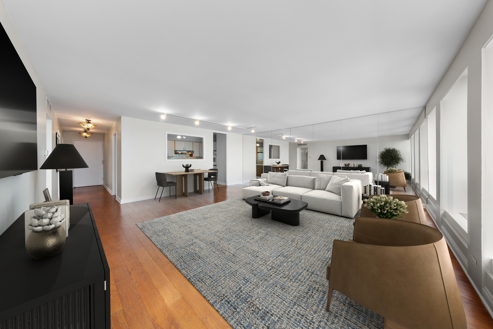 260 E Chestnut Street 4204