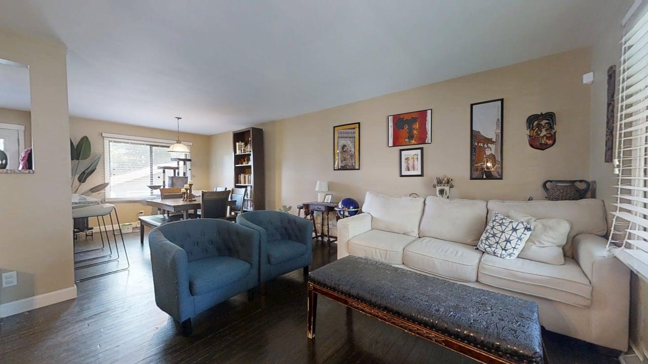 2605 Trafalgar Square